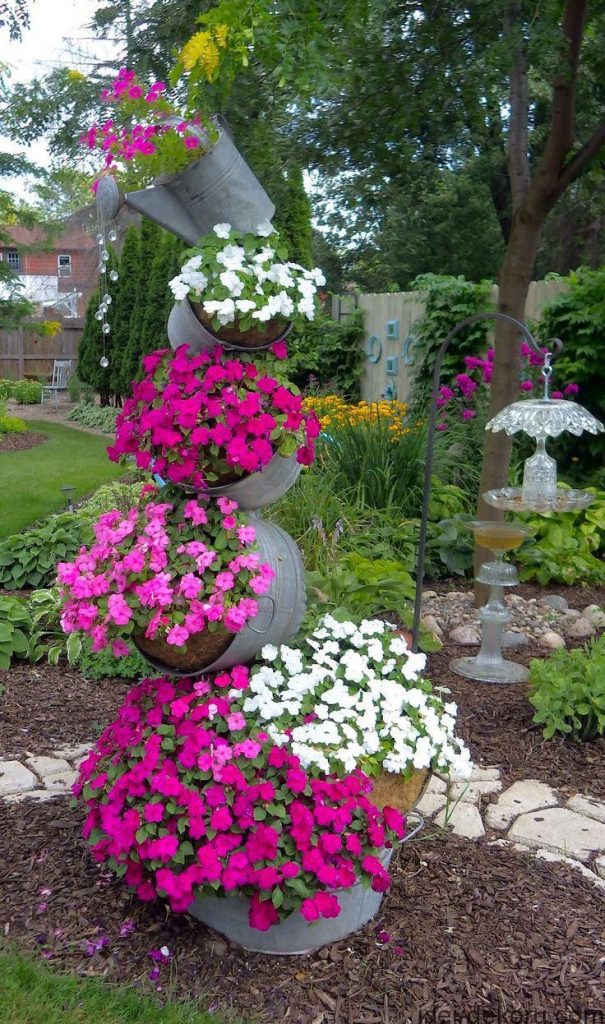 Klumby svoimi rukami 040 605x1024 15 Pretty Ideas About How to DIY Wonderful Garden