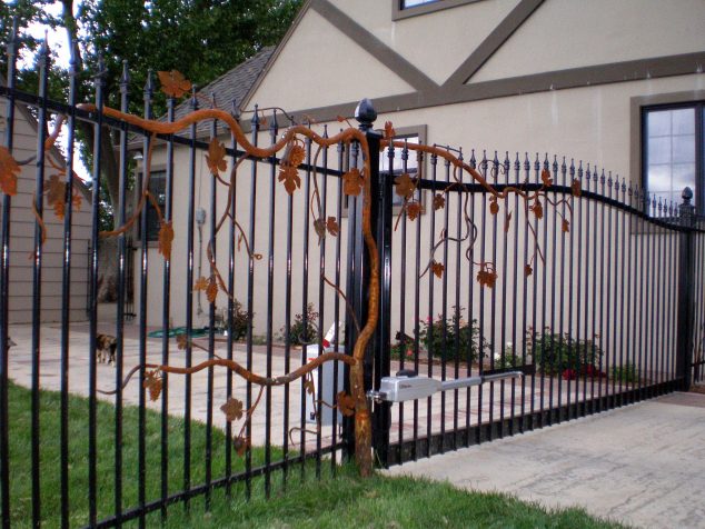 Troy Bird Gate 634x476 16 Awesome Gate Style That You Would Like to Copy