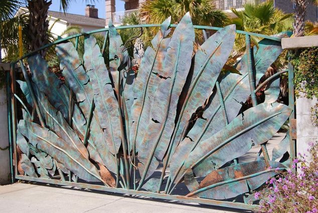16 Awesome Gate Style That You Would Like to Copy adelaparvu.com despre porti metalice porti ca niste sculpturi de arta 7 634x425 16 Awesome Gate Style That You Would Like to Copy