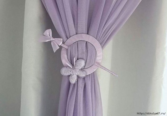 Reuse the Old CDs To Make Curtain Knot In Creative Way af9a8210c78ef26a3a668681da22462c 634x442 Reuse the Old CDs To Make Curtain Knot In Creative Way