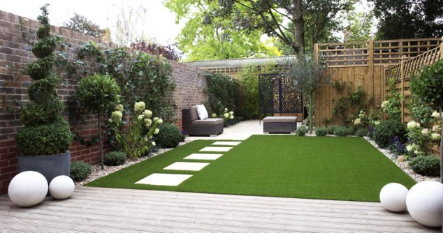 artificial grass for back gardens 001 634x334 These Awesome 16 Backyard Landscaping Design Will Grab Your Attention