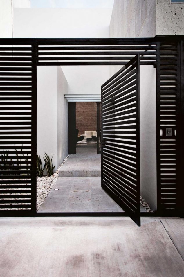 15 Privacy Gate Design That Are Totally Awesome black metail fence warm architects jan16 20151223132607q75dx800y u1r1g0c 634x954 15 Privacy Gate Design That Are Totally Awesome