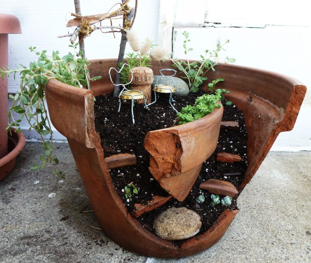 broken pot fairygarden2 634x537 BUILD IT, dont buy it: DIY Broken Pot Fairy Garden