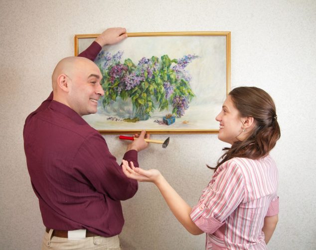Useful Rules, Tips and Ideas About how High to Hang Pictures kartina v podarok 02 634x501 Useful Rules, Tips and Ideas About how High to Hang Pictures