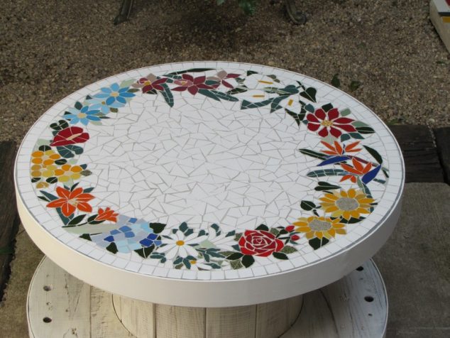 15 DIY Ideas About Mosaic Decor that Put a Spin on What Modern Means mosaic table lamp 634x476 15 DIY Ideas About Mosaic Decor that Put a Spin on What Modern Means