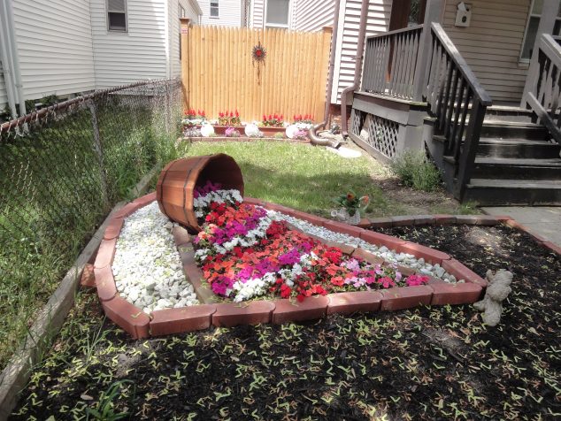 spilled flower pots a 20 634x476 15 Pretty Ideas About How to DIY Wonderful Garden