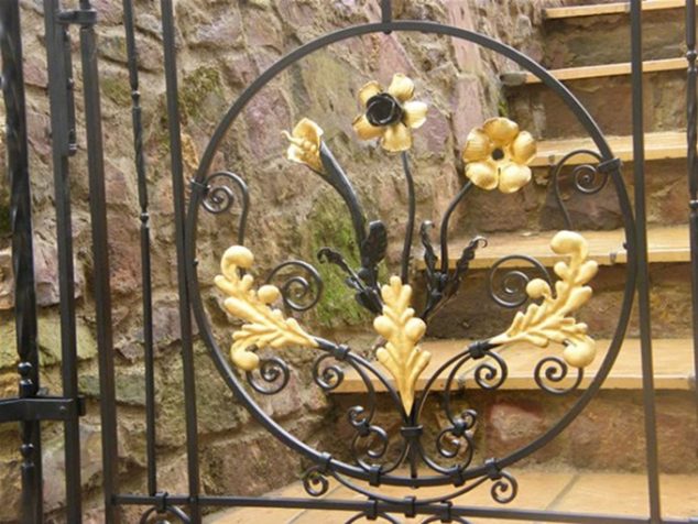 16 Awesome Gate Style That You Would Like to Copy youth time entertainment gates 03 634x476 16 Awesome Gate Style That You Would Like to Copy