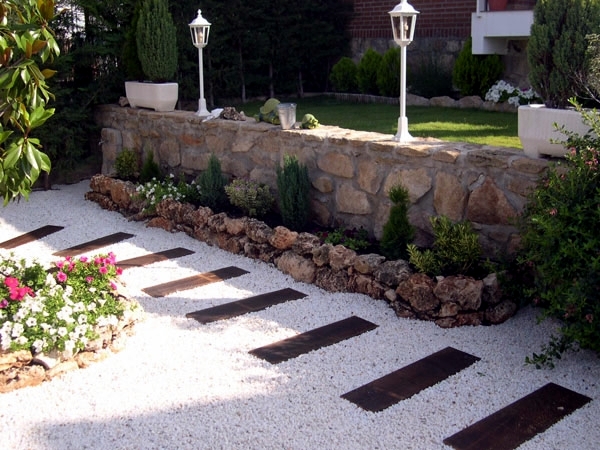 13 Gorgeous Pathways that Make the Garden With Unique Look 20 design ideas garden path that make the garden a unique look 3 200 13 Gorgeous Pathways that Make the Garden With Unique Look