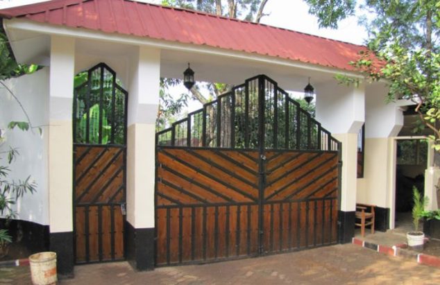 728x0 front gate 38319 634x411 15 Must See Gates Design That are Impossible to Resist