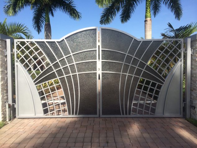 15 Must See Gates Design That are Impossible to Resist Evolution driveway gates 634x476 15 Must See Gates Design That are Impossible to Resist