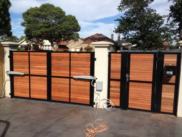 Mako Fencing Karri Merbau Powder COat Steal Automated Double Gate Full Shot 634x476 15 Must See Gates Design That are Impossible to Resist