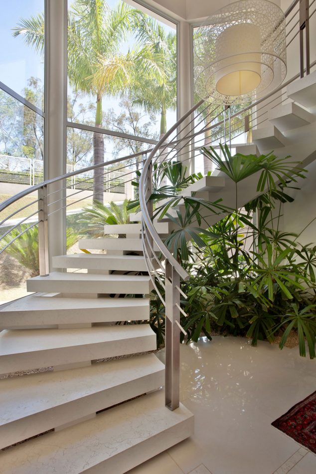 15 Incredible Small Under the Stairs Garden You Should Not Miss Residencia CF 32 634x950 15 Incredible Small Under the Stairs Garden You Should Not Miss