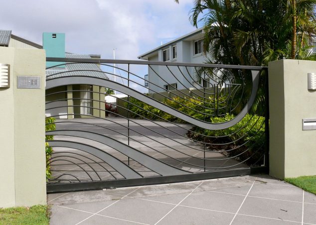 15 Must See Gates Design That are Impossible to Resist izyskannoe ukrashenie dvora kovannye vorota ap4 big 634x452 15 Must See Gates Design That are Impossible to Resist