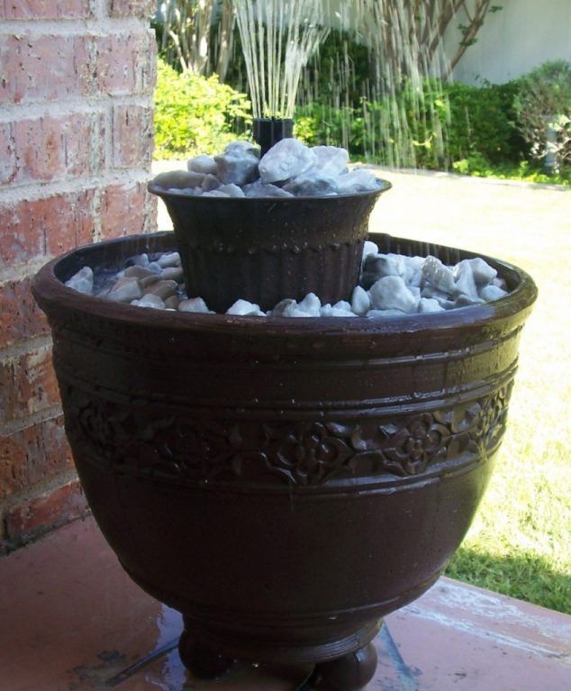How to Turn Broken Flower Pots Into Incredible Water Fountain planter fountain 21 846x1024 634x767 How to Turn Broken Flower Pots Into Incredible Water Fountain