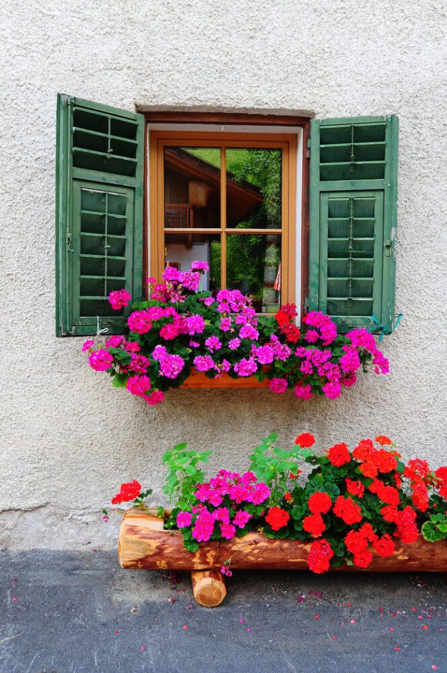 15 Inspiring Window Flower Boxes for Wishing You Good Morning 11window flower box 634x953 15 Inspiring Window Flower Boxes for Wishing You Good Morning