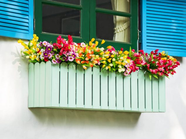 15 Inspiring Window Flower Boxes for Wishing You Good Morning 33window flower box 634x476 15 Inspiring Window Flower Boxes for Wishing You Good Morning
