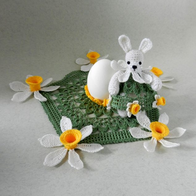Crochet Easter Doily with bunny 634x634 13 Impressive DIY Easter Decorations to Make at Home