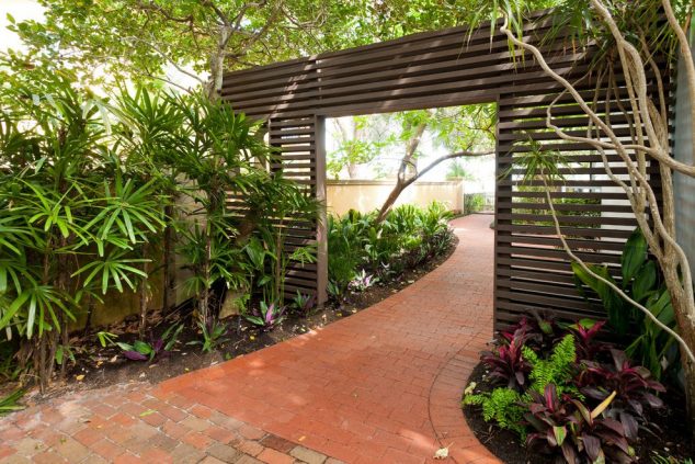 14 Gorgeous Uses of Wooden Screens Indoor and Outdoor Japan landscape architecture landscape midcentury with red brick brick pavers tampa landscape 634x423 14 Gorgeous Uses of Wooden Screens Indoor and Outdoor