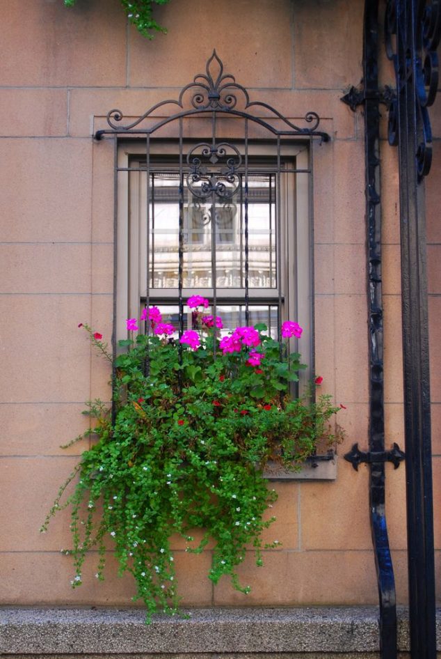 Kovanye reshetki na okna 10 634x946 15 Inspiring Window Flower Boxes for Wishing You Good Morning