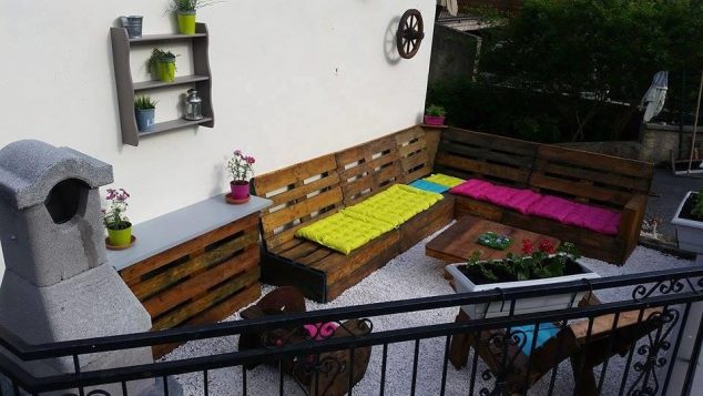 13 Cool DIY Outdoor Furniture Made of Pallet pallet terrace or balcony furniture set 634x357 13 Cool DIY Outdoor Furniture Made of Pallet