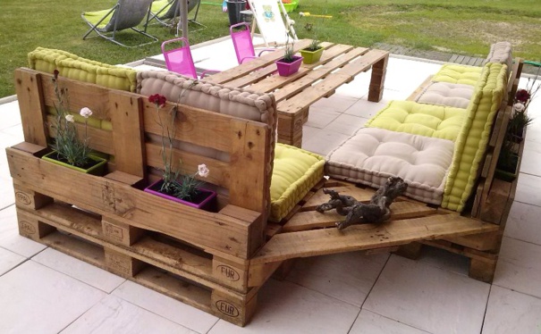 13 Cool DIY Outdoor Furniture Made of Pallet the best diy wood pallet decor and craft ideas 70 13 Cool DIY Outdoor Furniture Made of Pallet