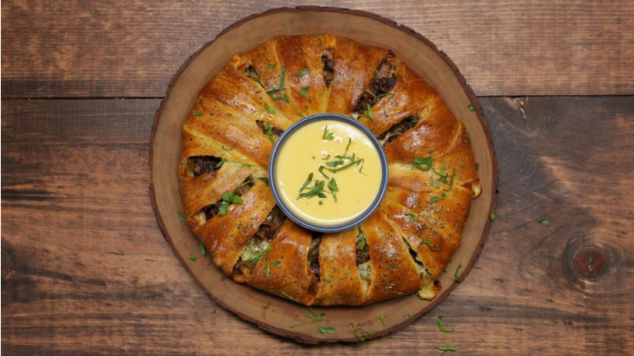 2 634x356 The Best and Easiest Philly Cheesesteak Crescent Rings Recipe
