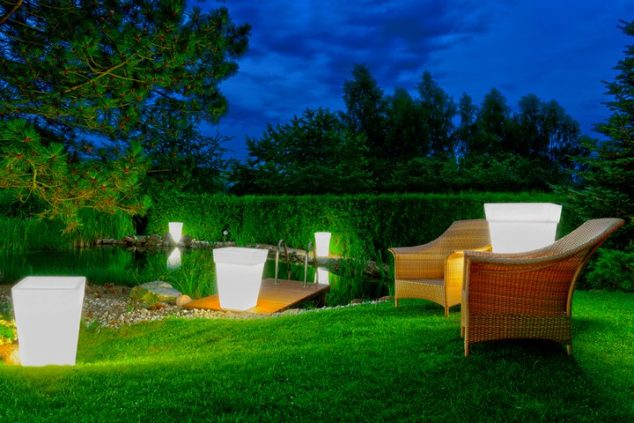 213 634x423 Add Gorgeous Garden Lighting And Forget About Dark Nights