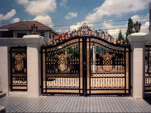 Modern Gate Designs That Will Add Glam To Your Home 1 6 634x476 15 of Our Favorite And Unique Gate Design