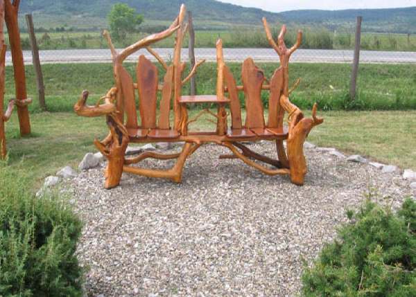 Amazing Rustic Benches That All World Talks About amazing rustic bench 3 Amazing Rustic Benches That All World Talks About
