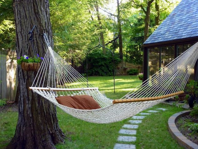backyard hammock 1 634x476 17 Backyard Hammock Ideas Adding Cozy Accent to Outdoor Place
