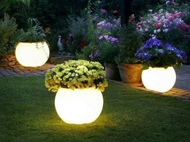 diy outdoor lighting 06 634x476 Add Gorgeous Garden Lighting And Forget About Dark Nights