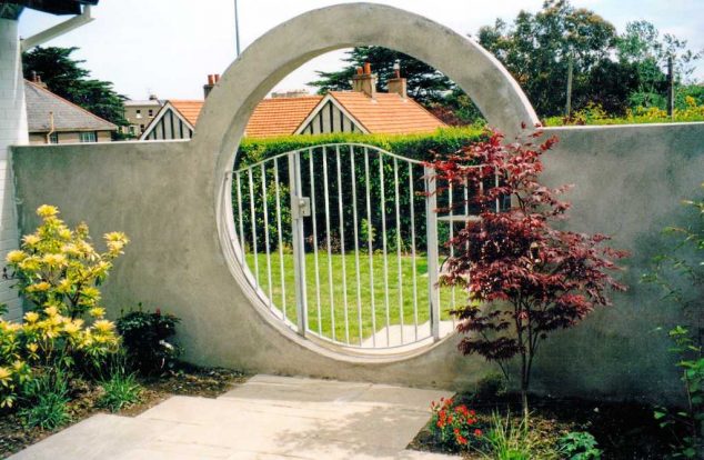 garden feature moon gate privacy screening planting plastered wall paving patio natural stone landscapers landscaping company landscape gardener design kent 634x414 15 Lovely Moon Gates For Your Garden