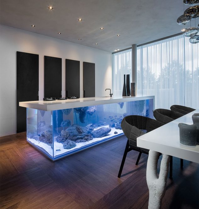 kitchen counter island aquarium ocean keuken robert kolenik 634x665 15 Amazing Home Aquarium Ideas You Must See