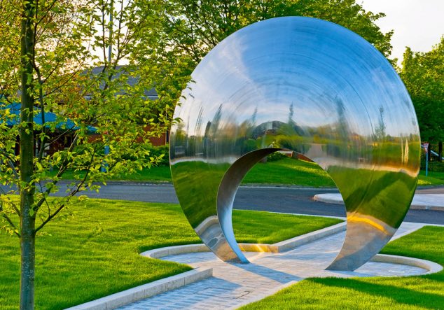 15 Lovely Moon Gates For Your Garden moongate frimley park6 634x443 15 Lovely Moon Gates For Your Garden