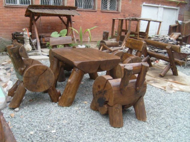 set de masa cu banci rustice 634x476 Amazing Rustic Benches That All World Talks About