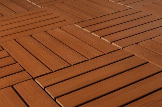 9 propuestas diy para revestir el suelo de tu jardin 08 If You Are Looking to Build Deck Flooring on a Concrete