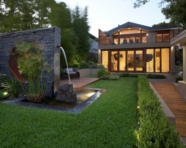 14 Outstanding Fountains to Enhance the Backyard fontaine murale extC3A9rieur moderne une pelouse verte et allC3A9e 14 Outstanding Fountains to Enhance the Backyard
